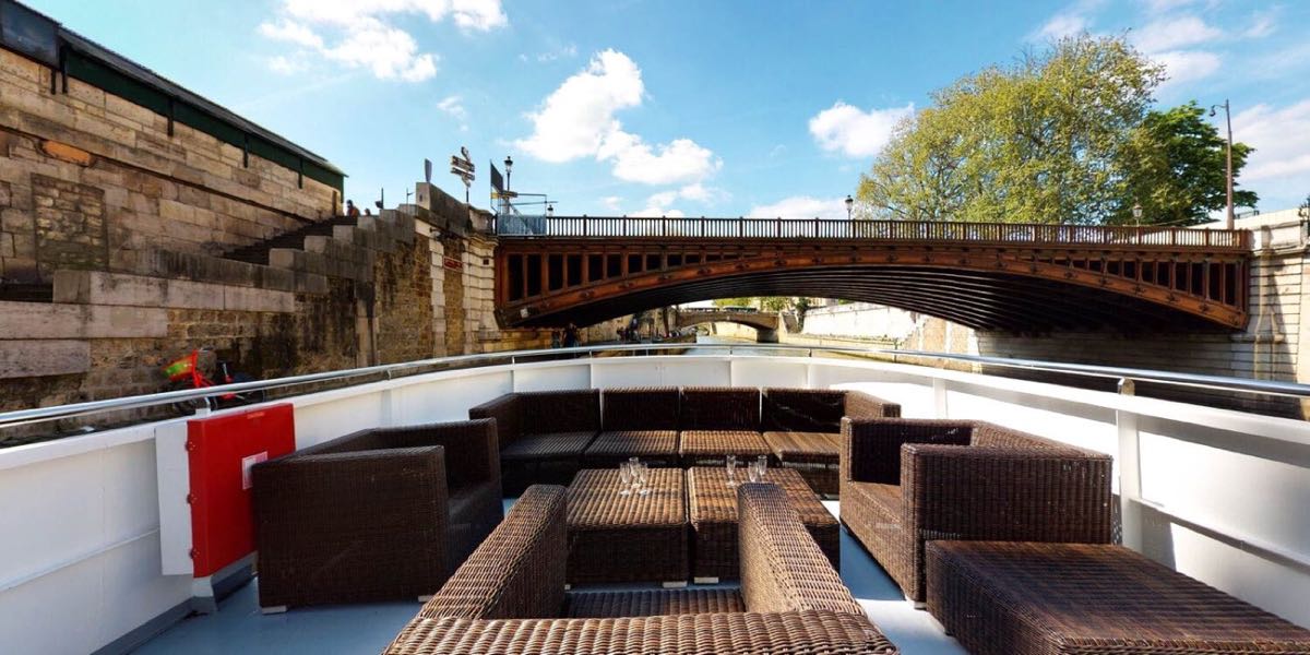 Le Bateau Ivre, Paris
